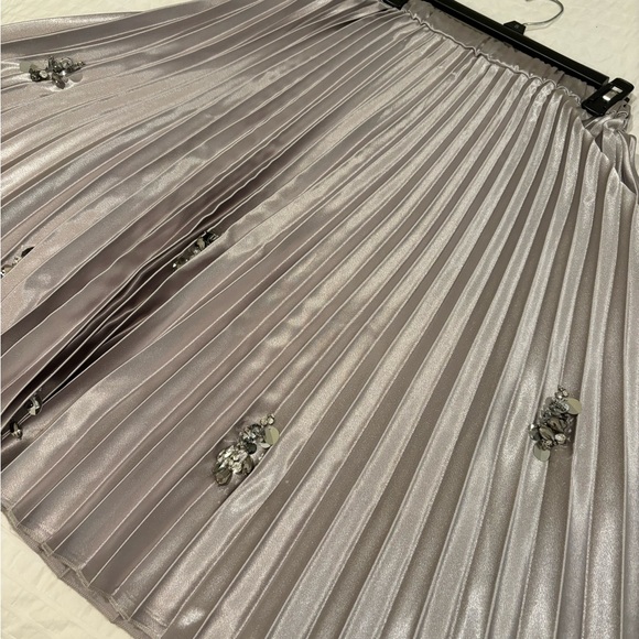 Valia Metallic Gray Pleated Midi Skirt - Picture 6 of 8